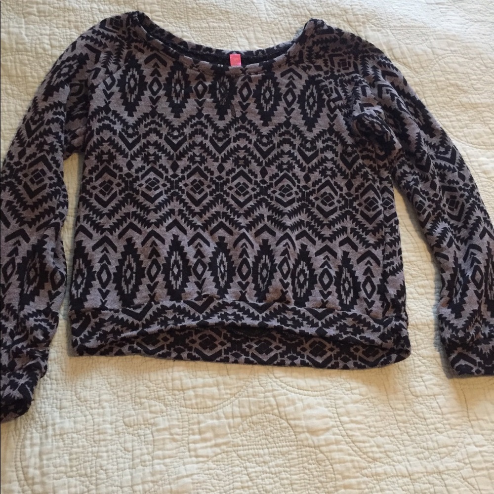 Black and grey long sleeve T-shirt/sweater